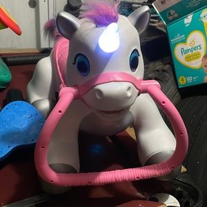 Horse toys battery including